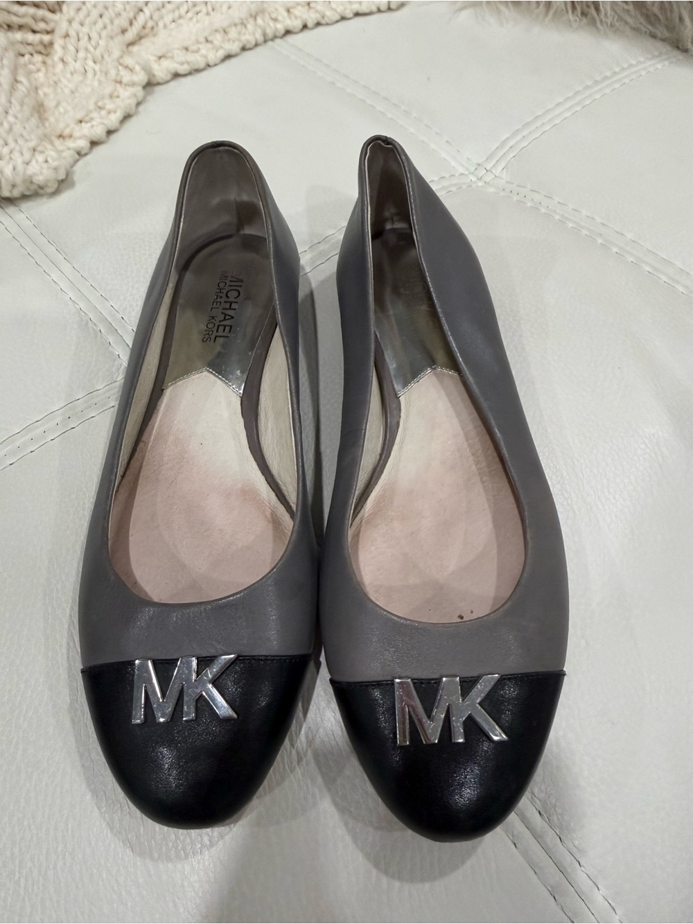 MICHAEL Michael Kors Grey and Black MK Logo Leather Ballet Flats sz 7.5